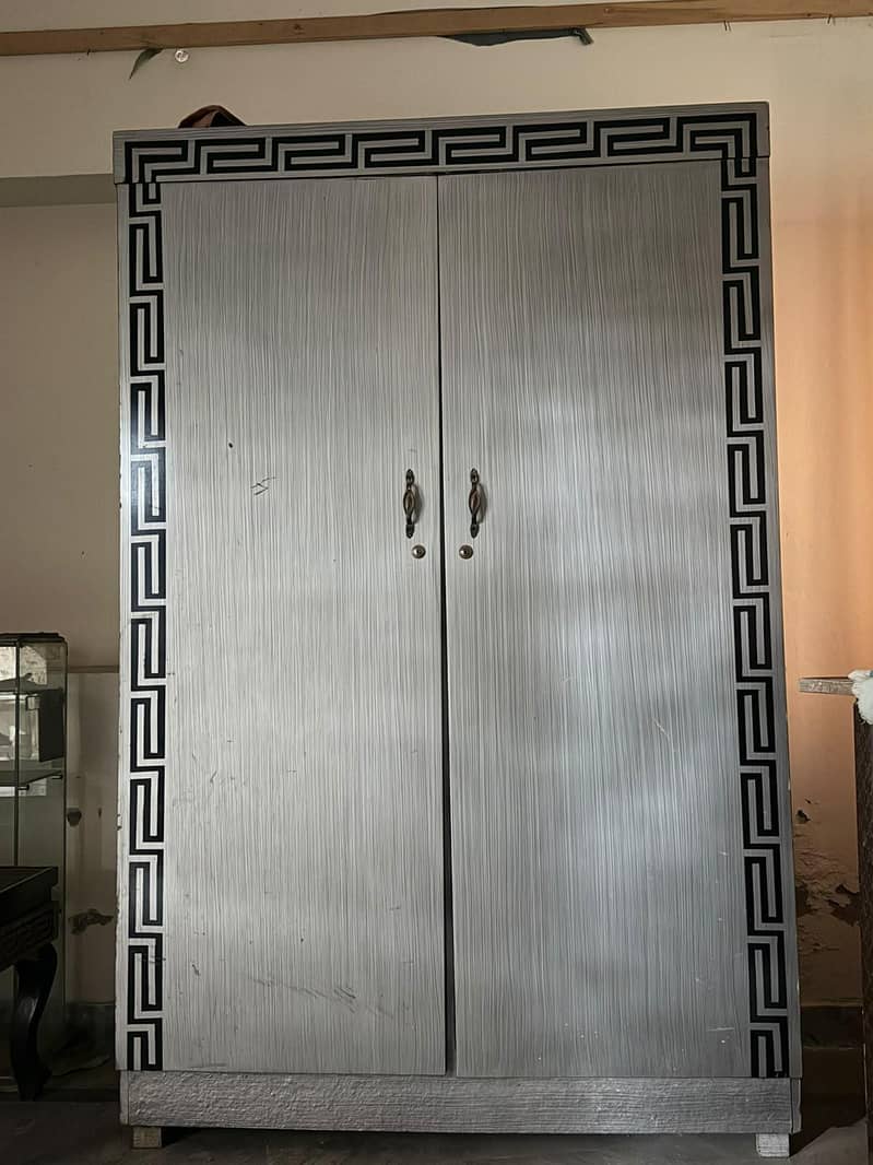 almari good condition 3