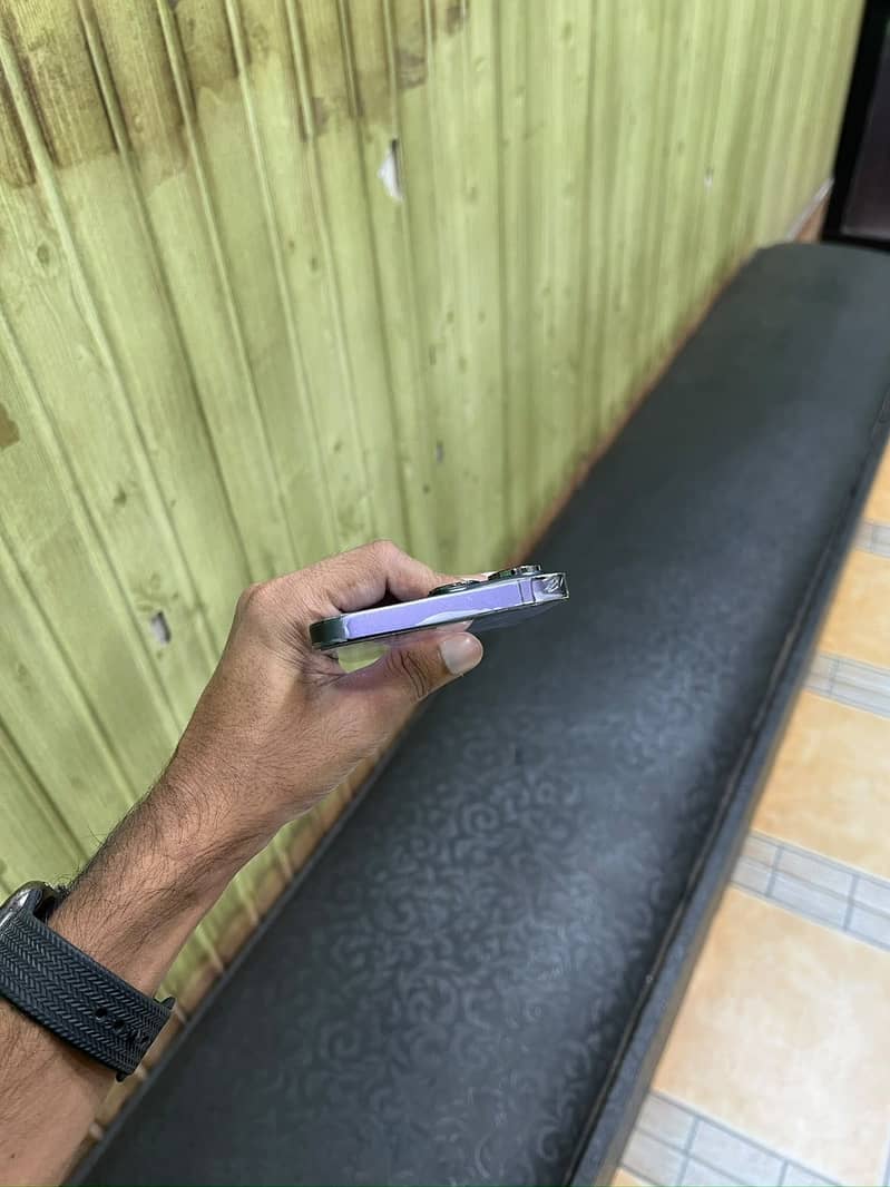 Apple iPhone 14 Pro Max 4
