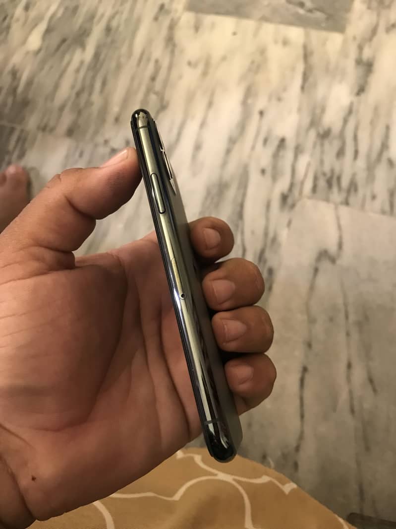 Apple iPhone 11 Pro 1