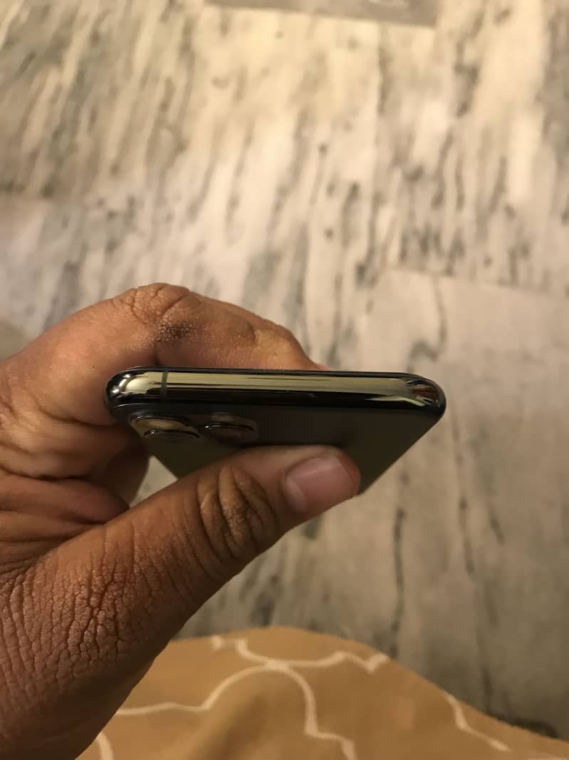Apple iPhone 11 Pro 3