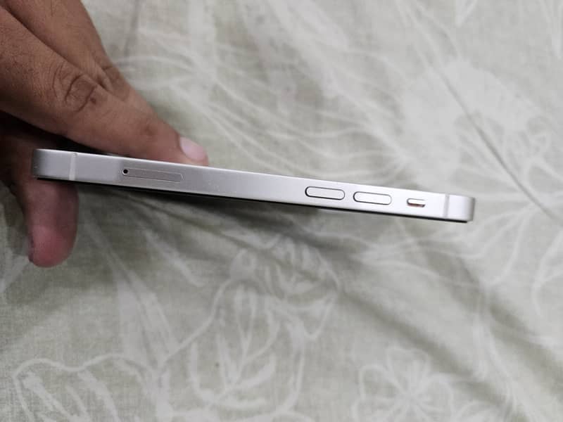 Apple iPhone 13 mini 1