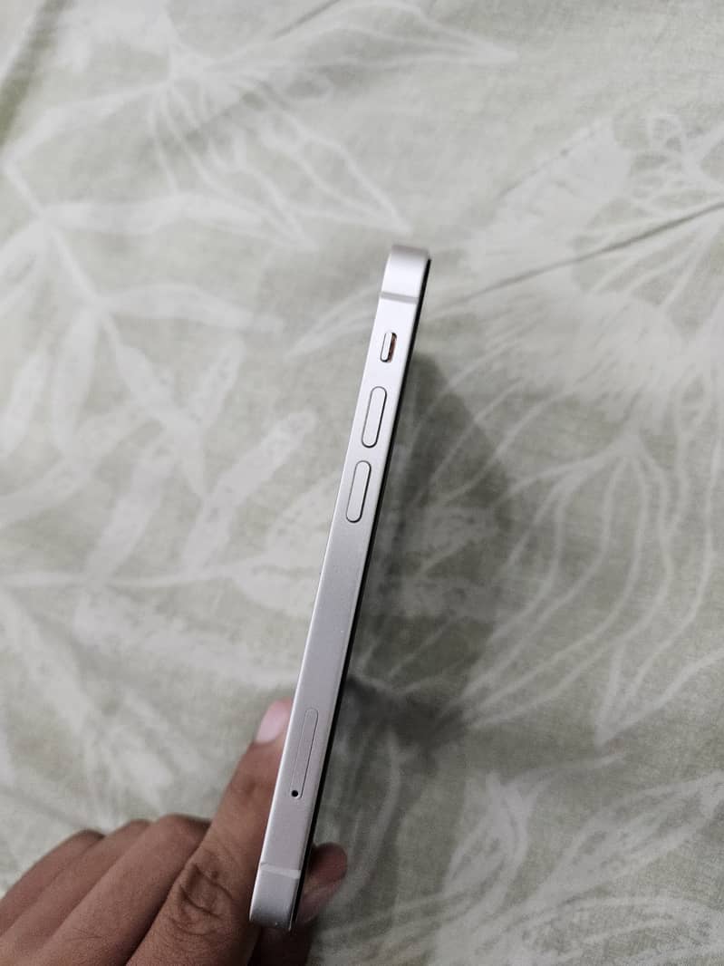 Apple iPhone 13 mini 3