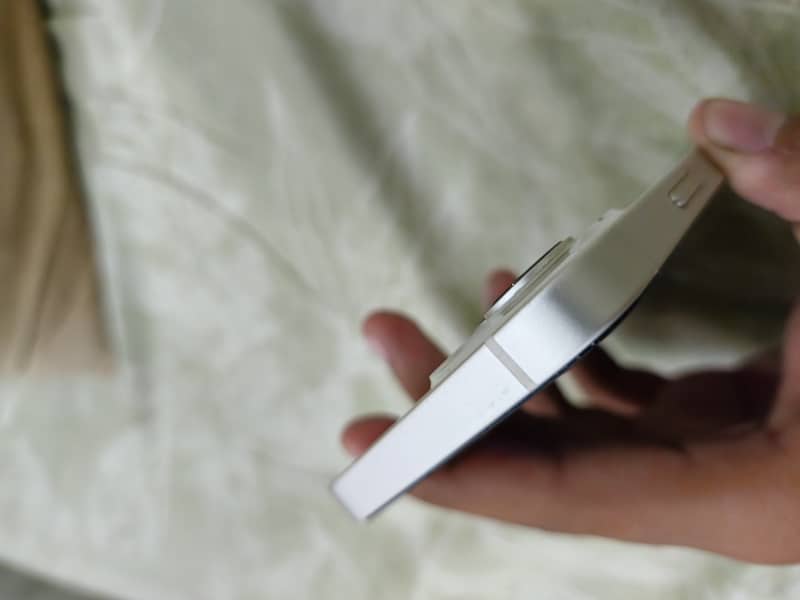Apple iPhone 13 mini 6