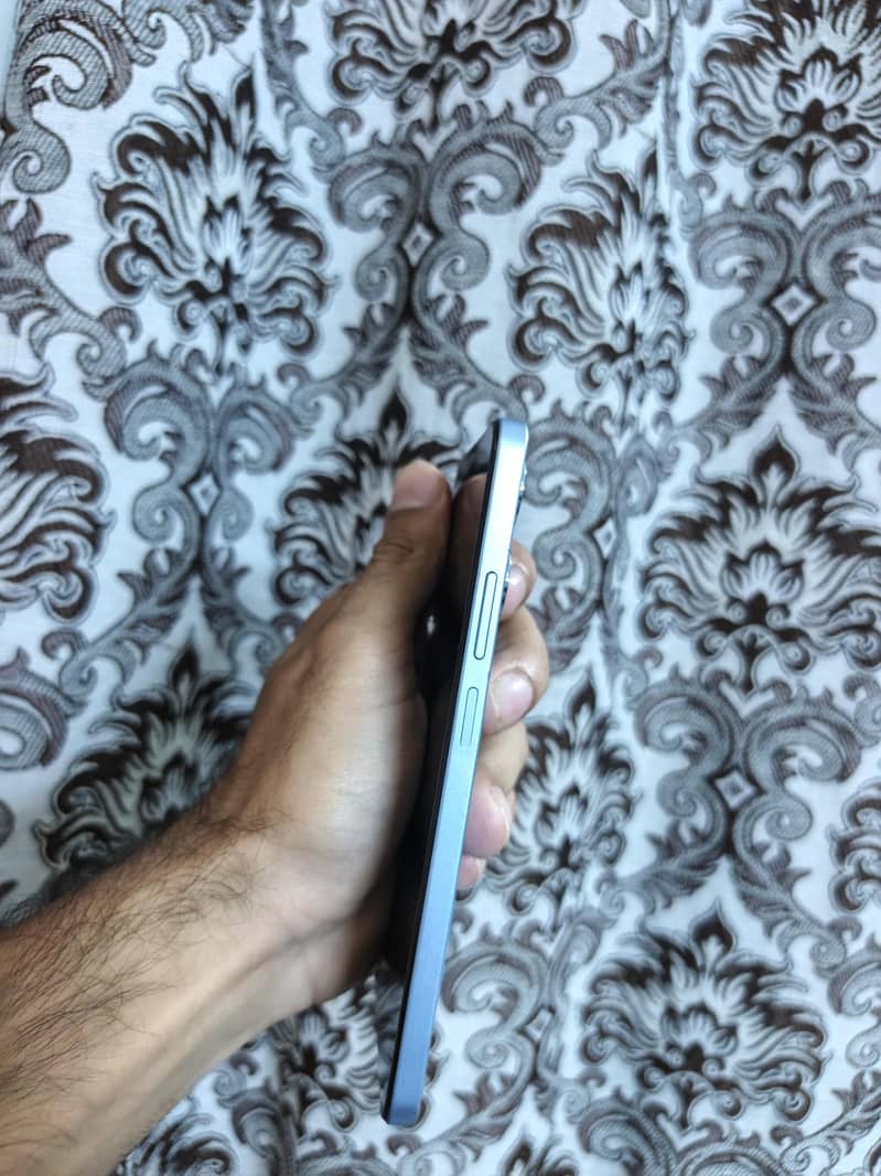 Realme Note 60 4