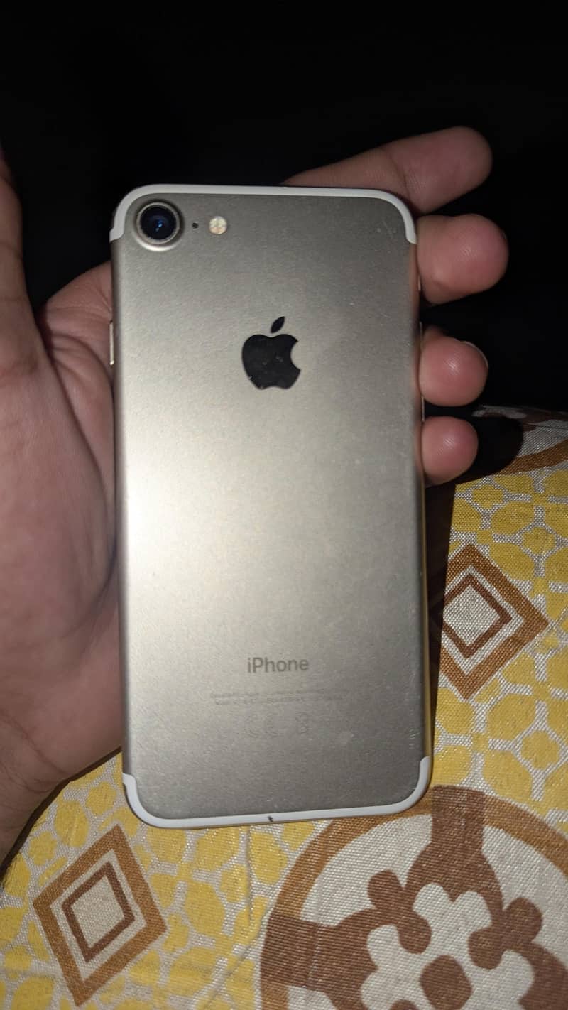 Apple iPhone 7 0