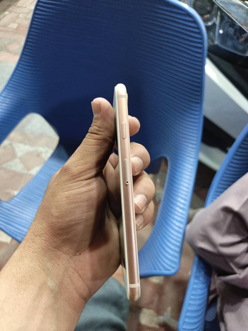 Apple iPhone 8 3