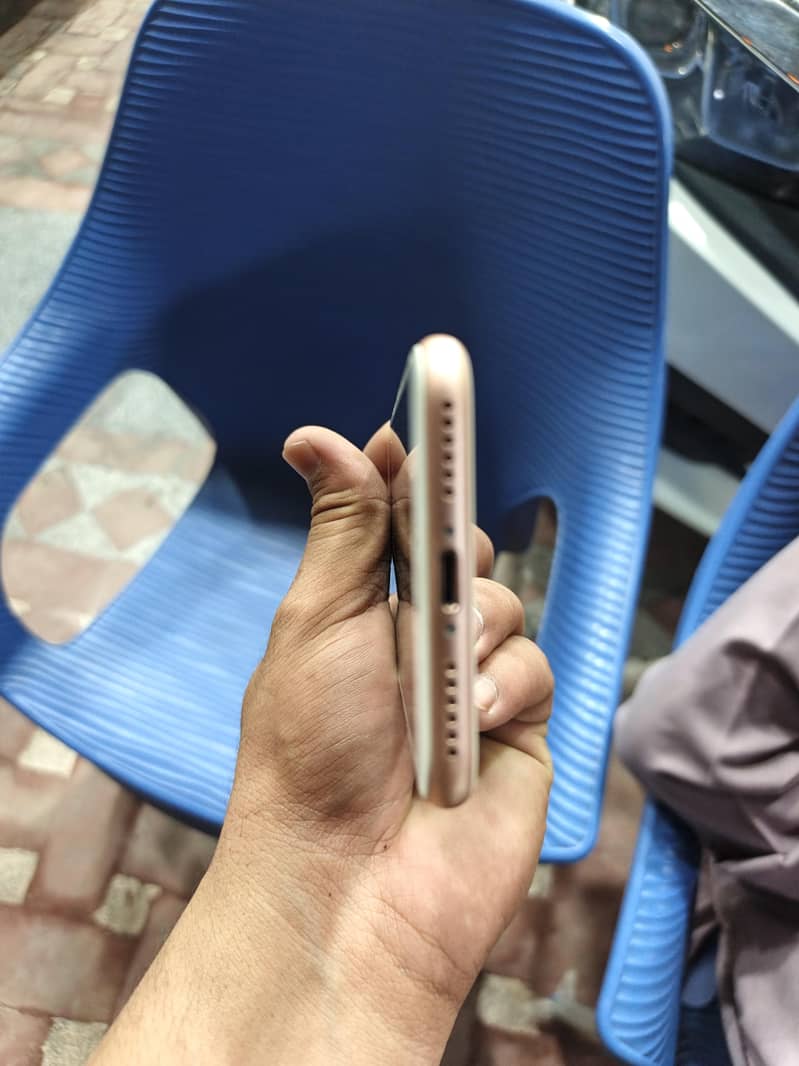Apple iPhone 8 6