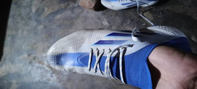 Football shoes UK10