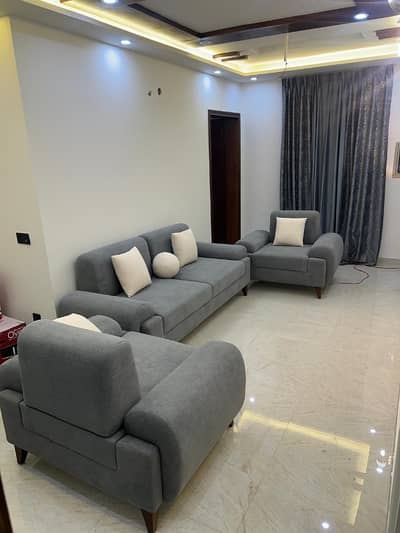 Luxurious 5 Marla Flat For Sale