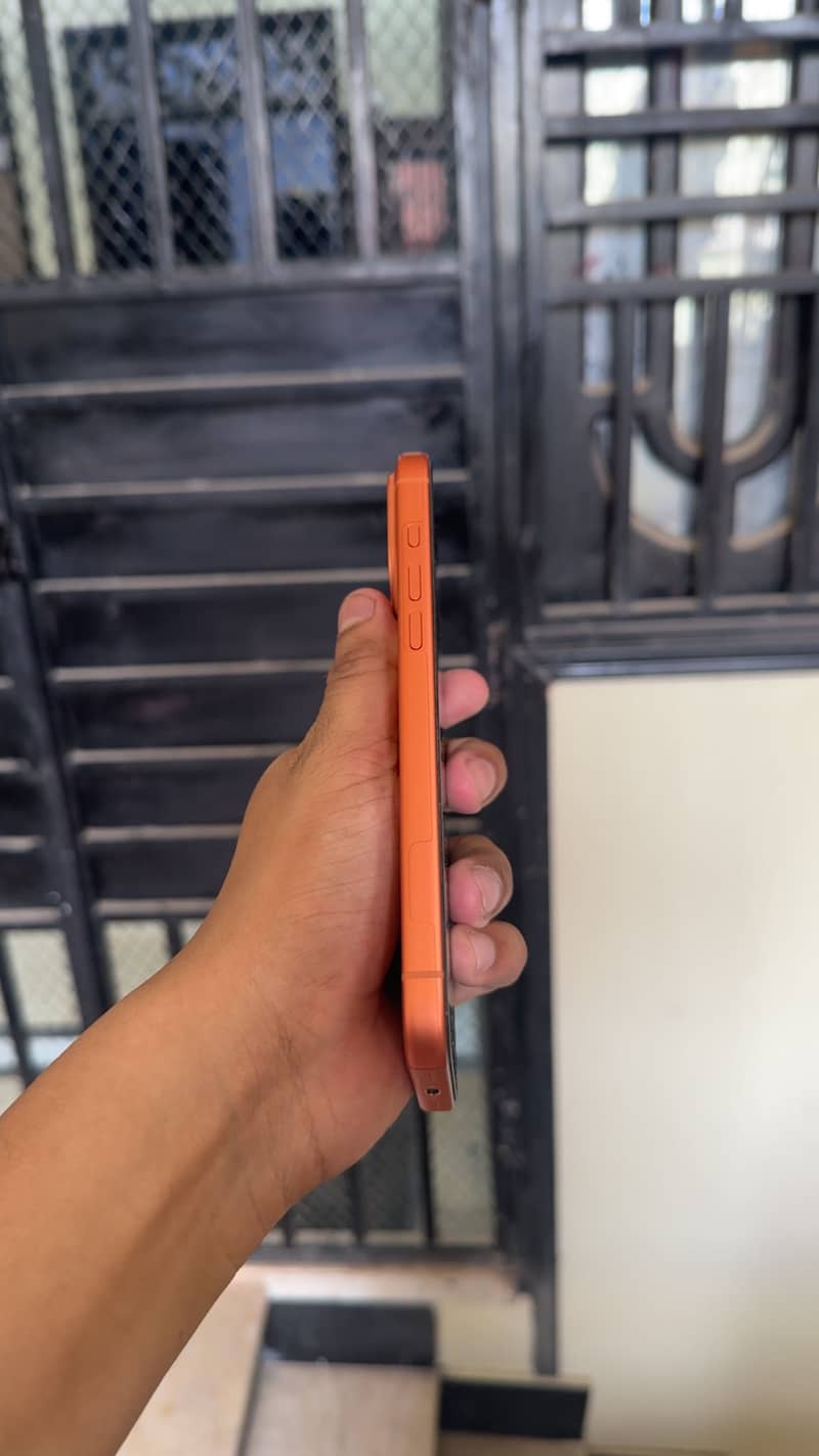 Apple iPhone 17 Pro Max 4
