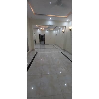 Luxurious 10 Marla Lower Portion Available For Rent
