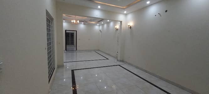 Luxurious 10 Marla Lower Portion Available For Rent