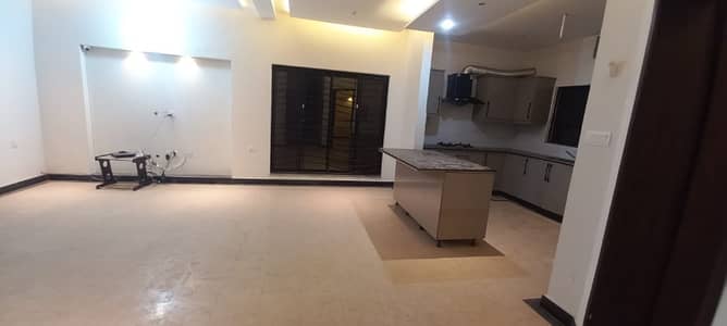 Beautiful 5 Marla House Available For Rent