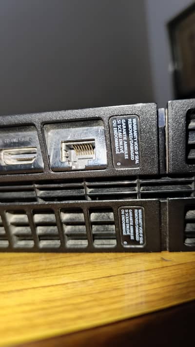 Ps4 Fat 500gb jailbreak with 2 controllers and 5 games negotiateable
