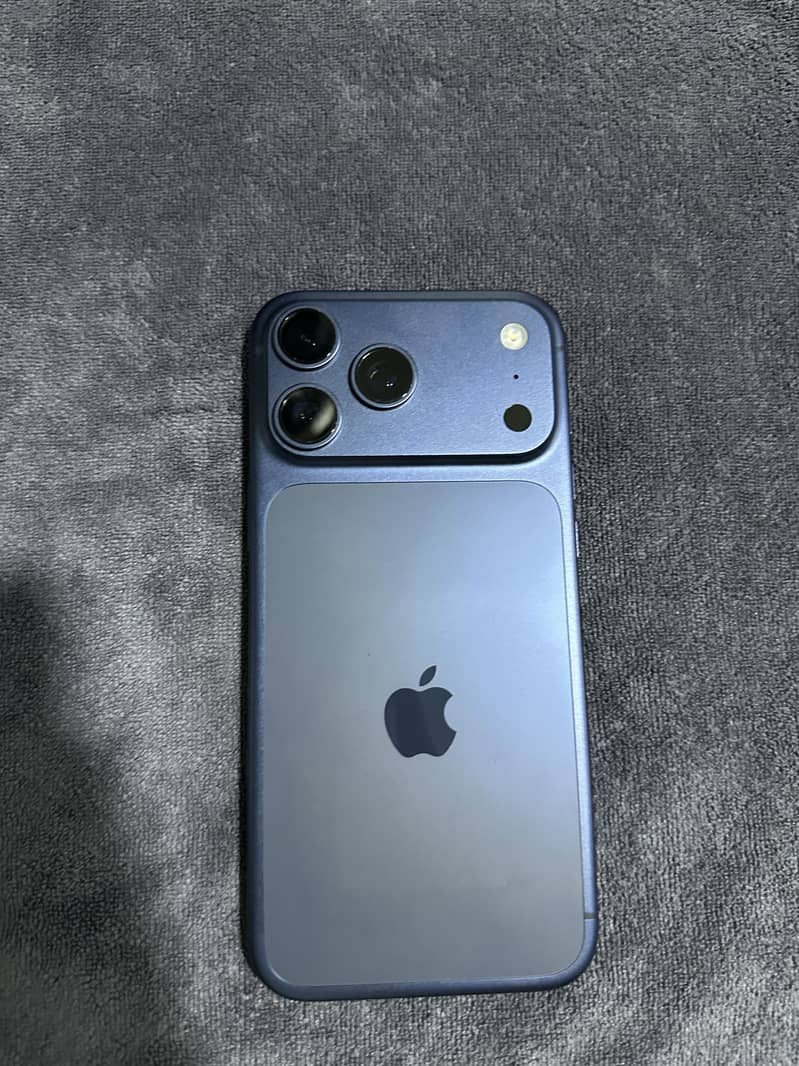 Apple iPhone 17 Pro Max 1