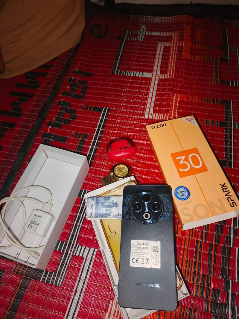 Tecno SPARK 30 0