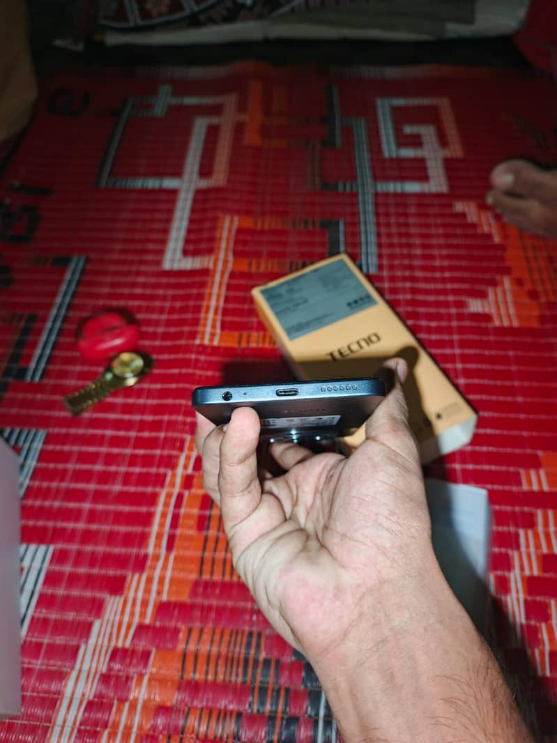 Tecno SPARK 30 8