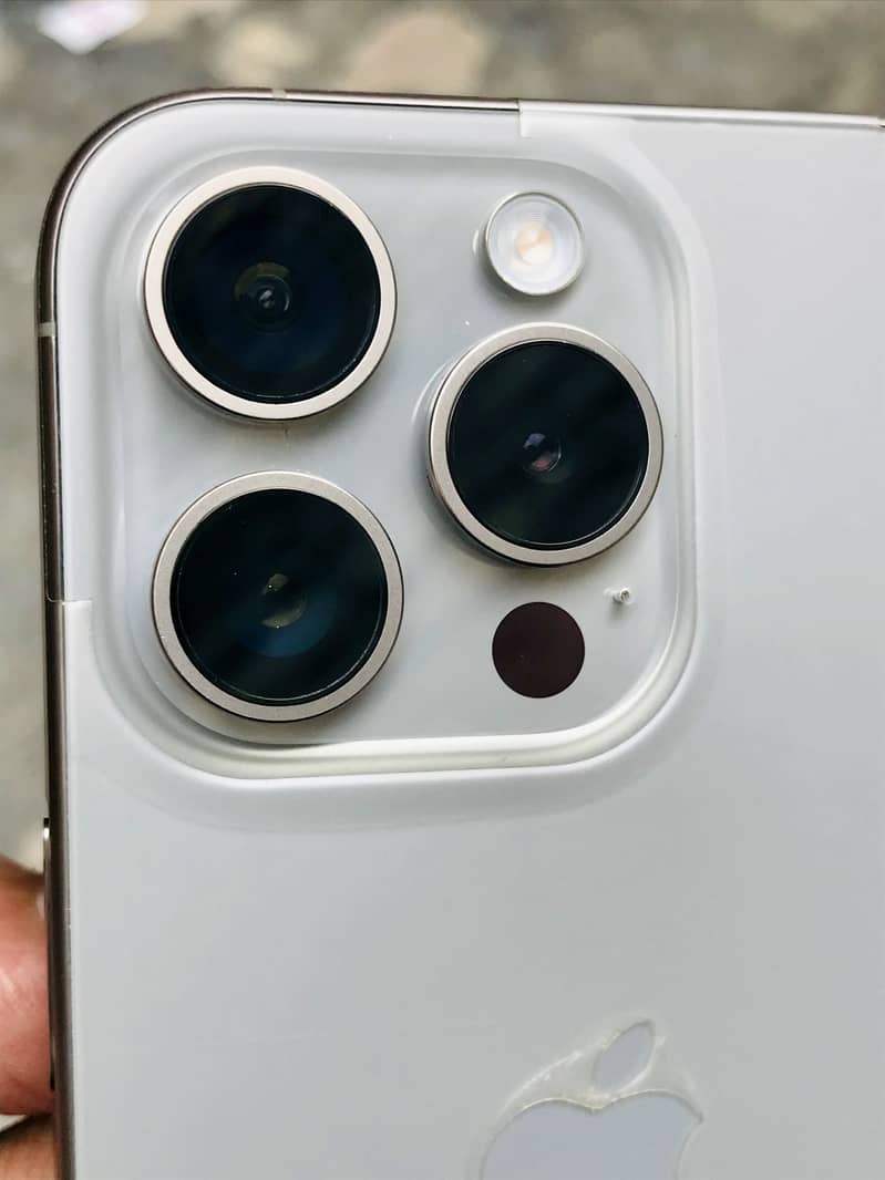 Apple iPhone 15 Pro 2