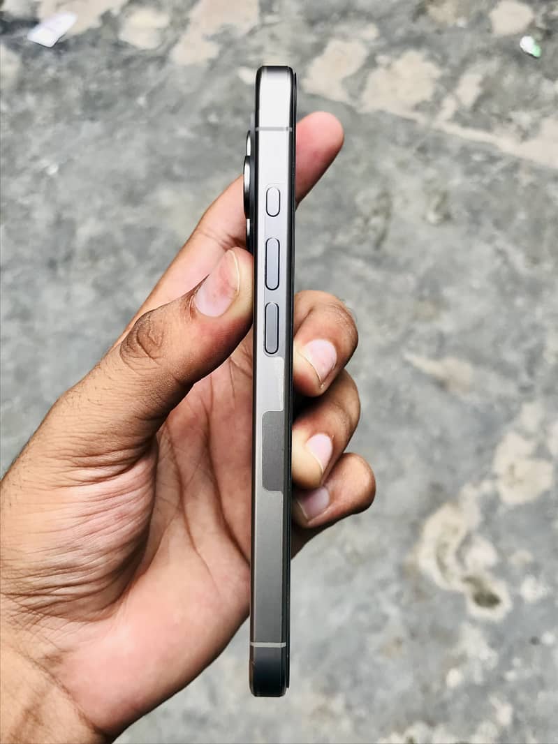 Apple iPhone 15 Pro 8