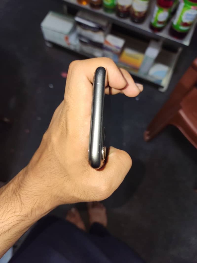 Apple iPhone 11 3