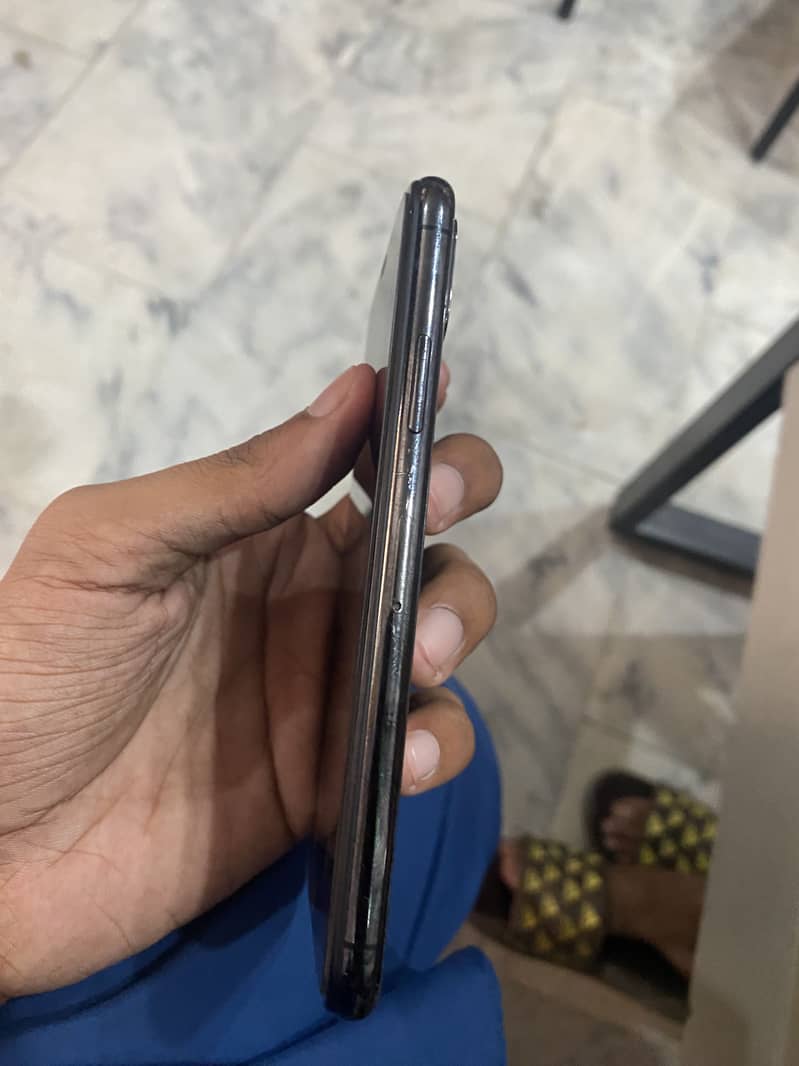 Apple iPhone X 5