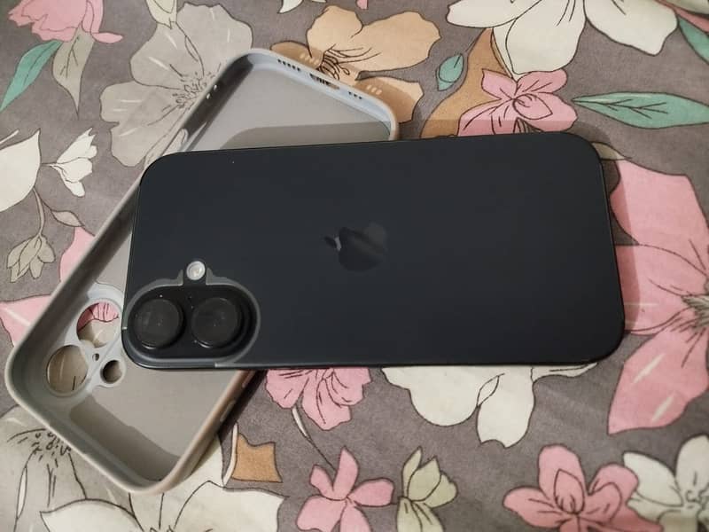 Apple iPhone 16 1