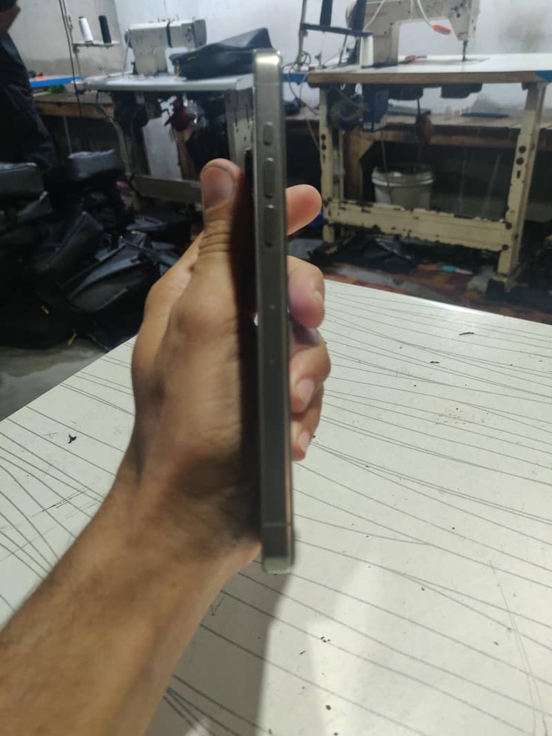 Apple iPhone 15 Pro Max 3