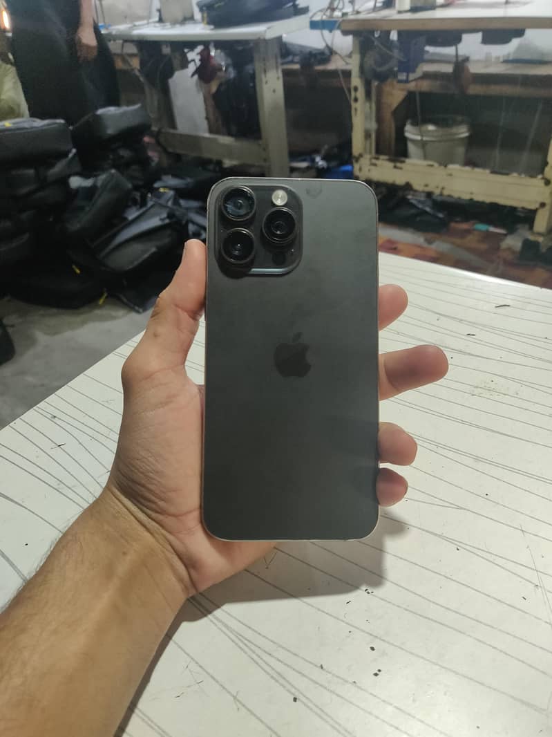 Apple iPhone 15 Pro Max 5