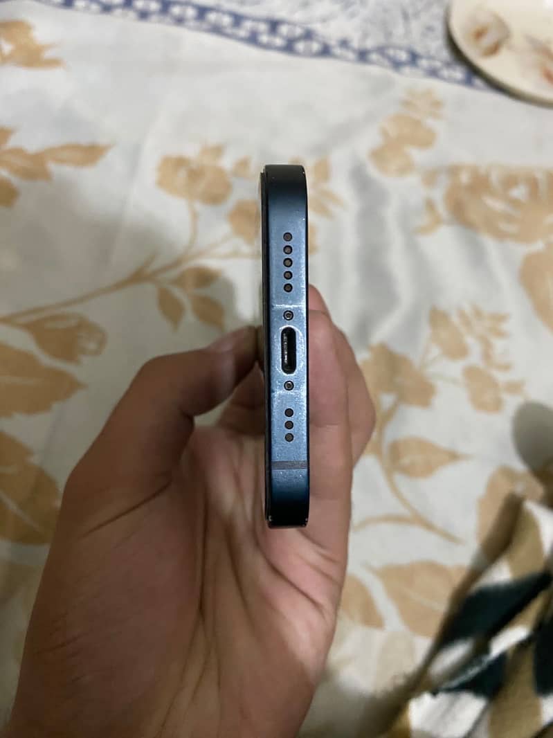 Apple iPhone 13 1