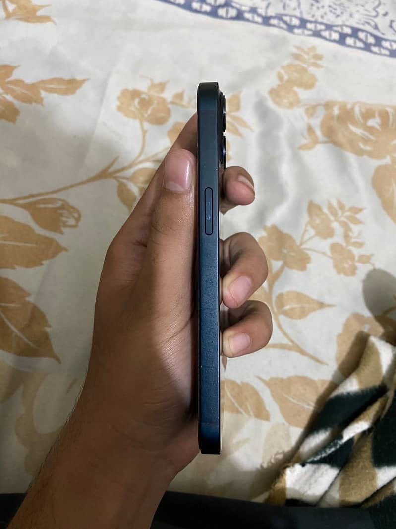 Apple iPhone 13 3