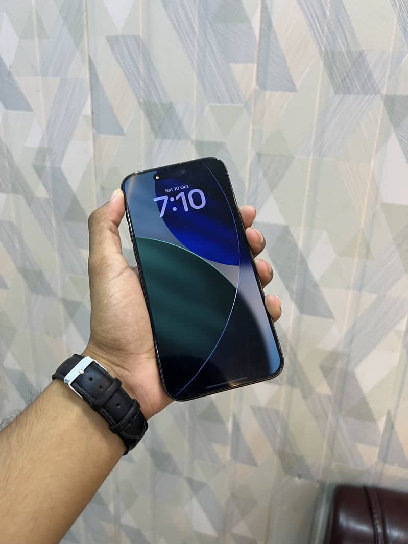 Apple iPhone 15 Pro Max 1