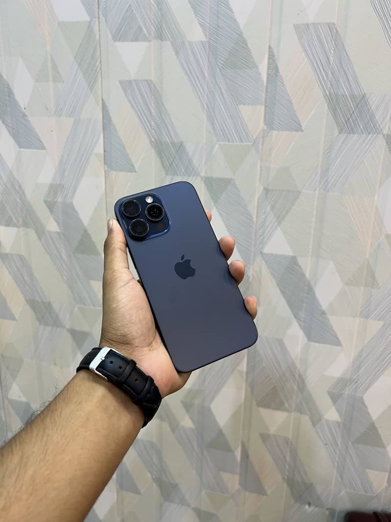 Apple iPhone 15 Pro Max 2