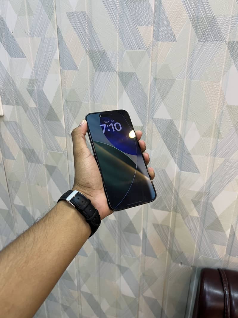Apple iPhone 15 Pro Max 3