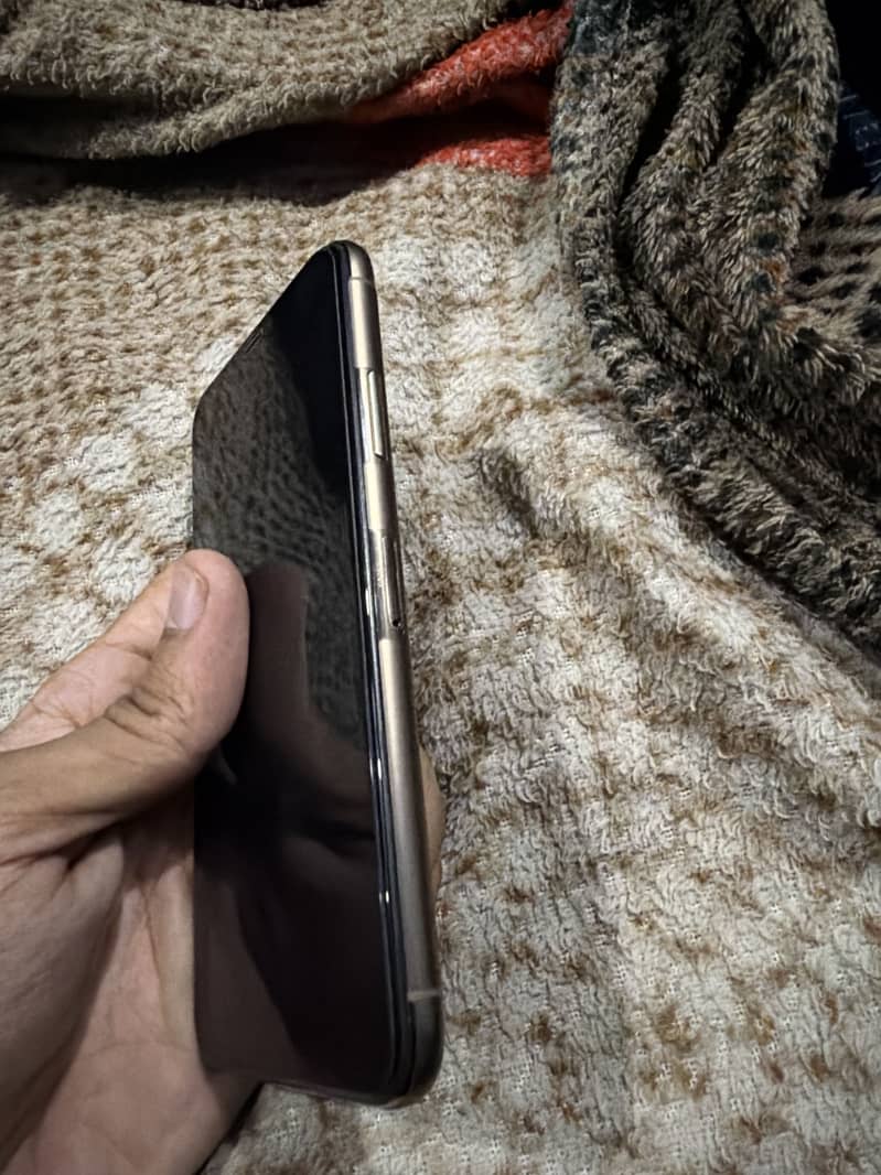 Apple iPhone XS 3