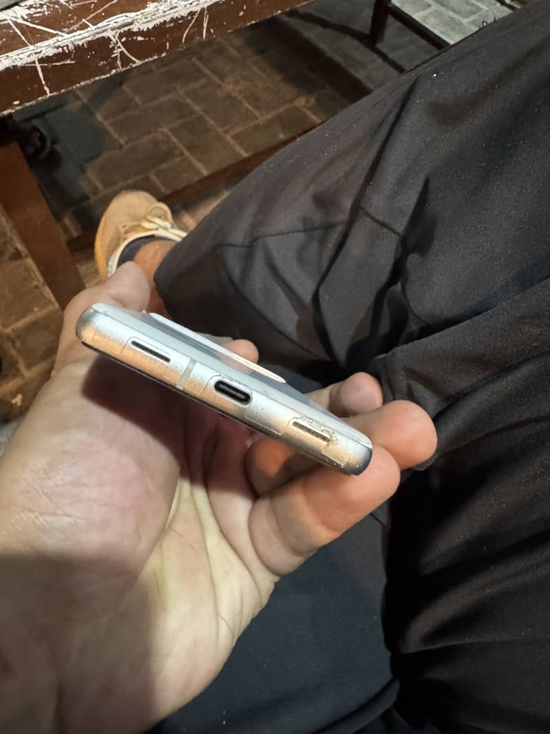 Google Pixel 7a 2