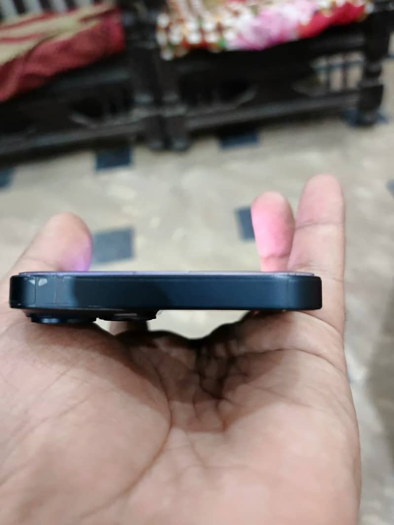 Apple iPhone 14 4