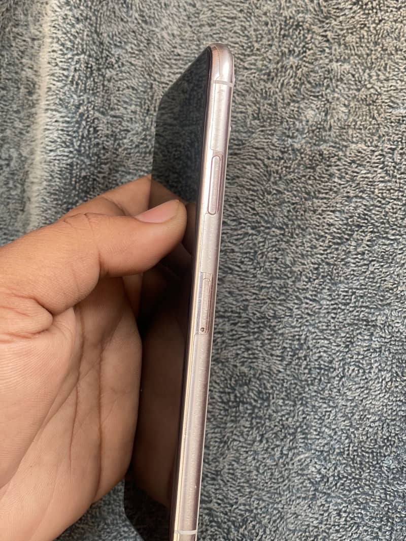 Apple iPhone 11 Pro Max 4