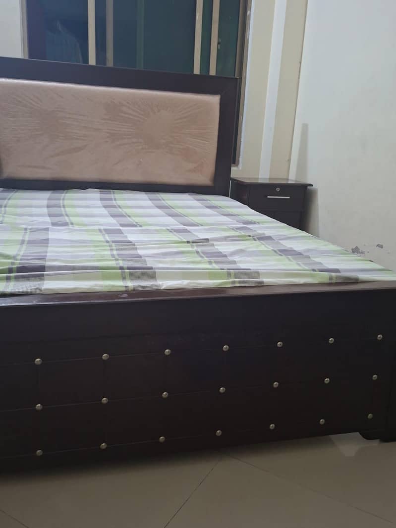 Double size bed 2