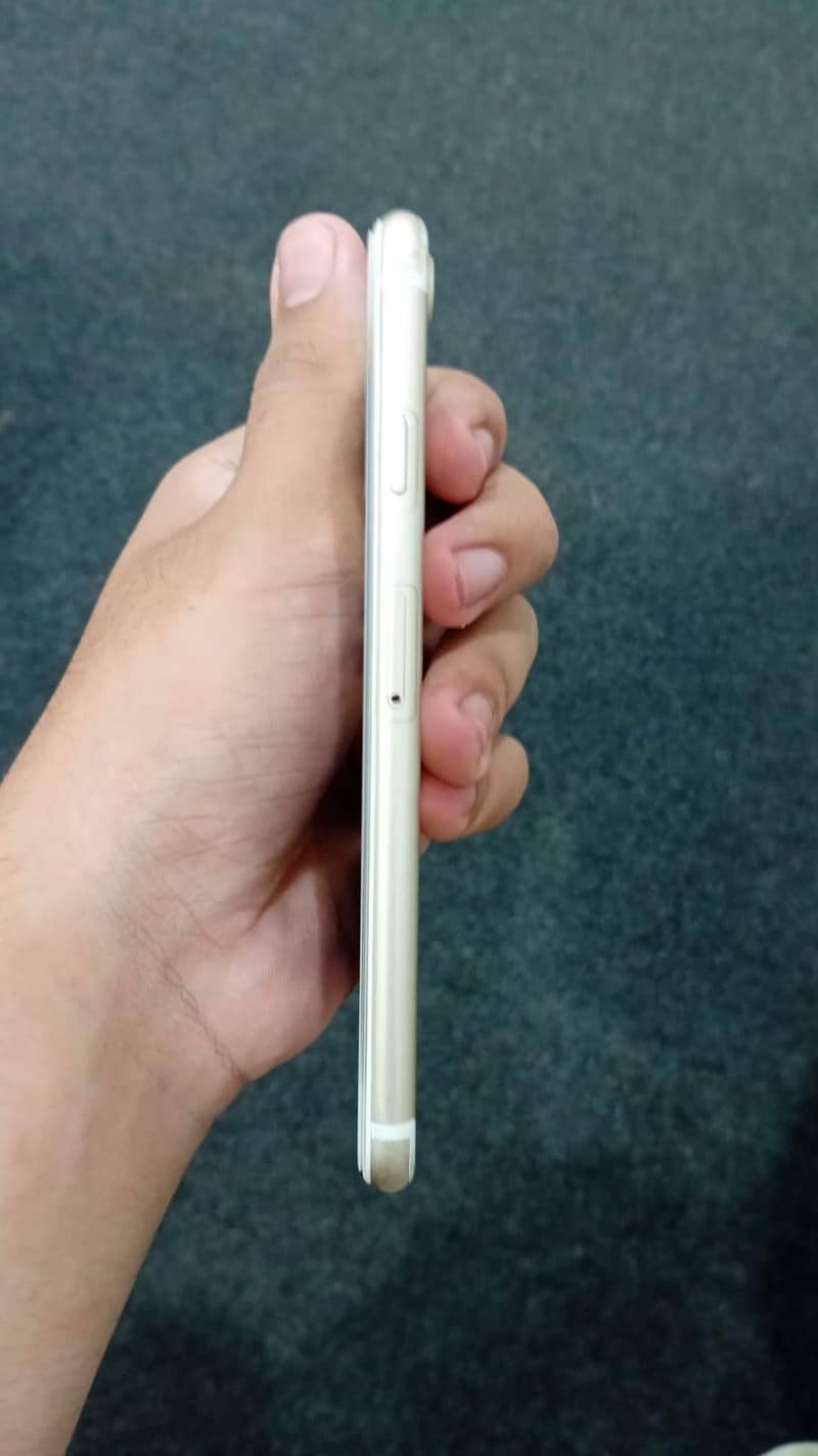 Apple iPhone 7 1