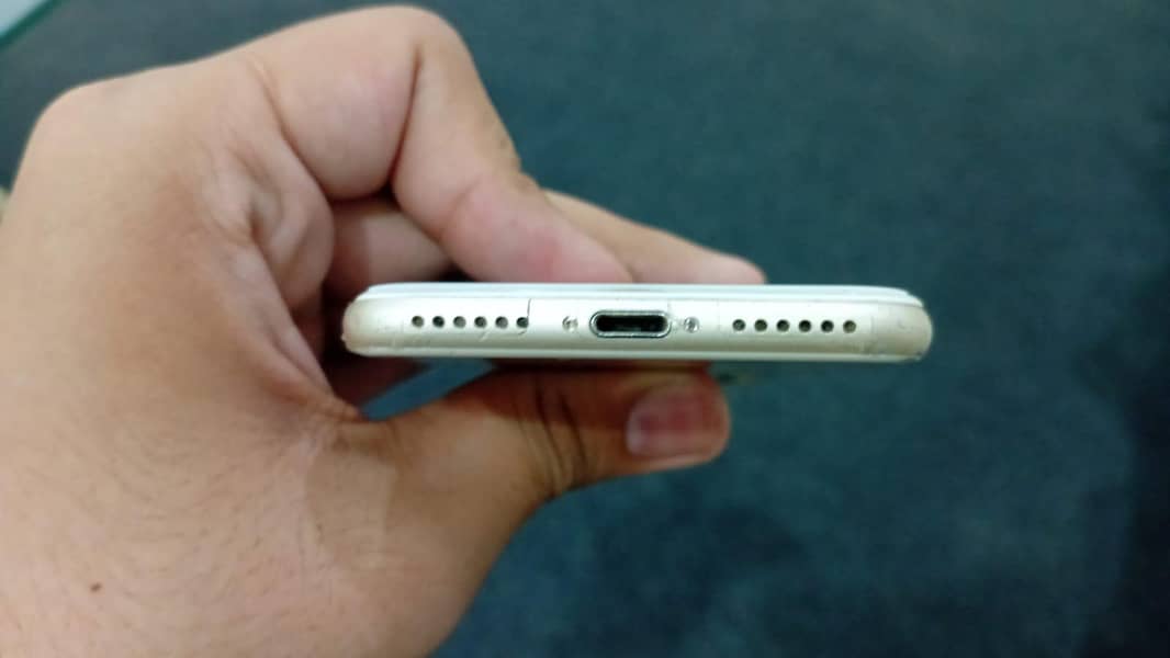 Apple iPhone 7 2