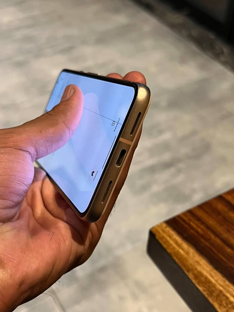Google Pixel 8 4