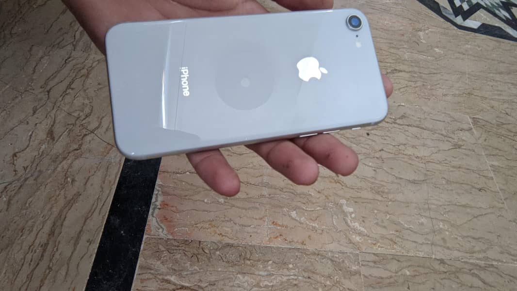 Apple iPhone 8 5