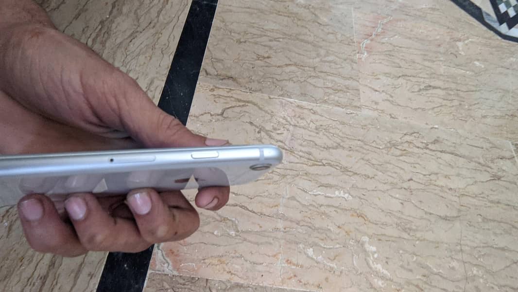 Apple iPhone 8 8