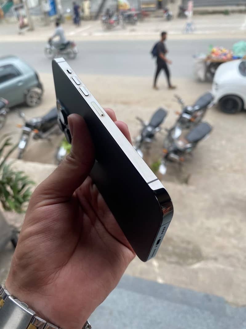 Apple iPhone 13 Pro Max 6
