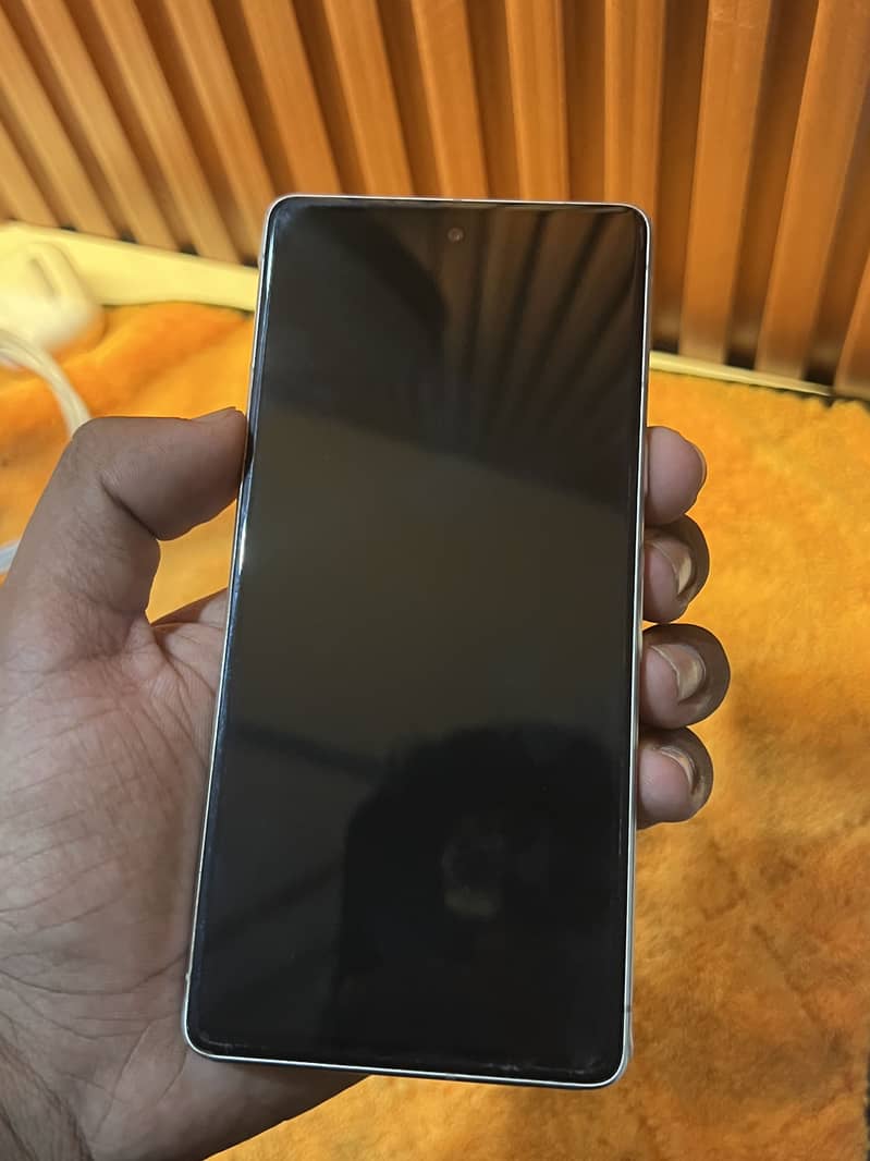 Google Pixel 7 4