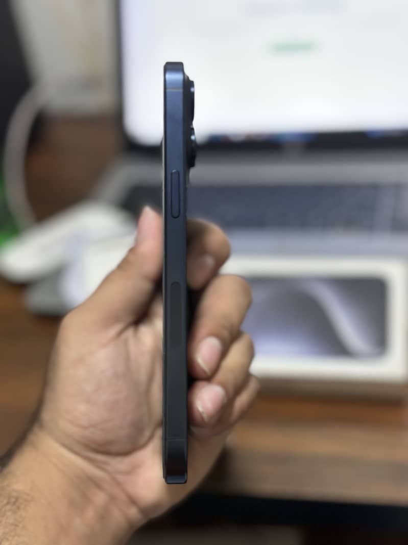 Apple iPhone 15 Pro Max 3