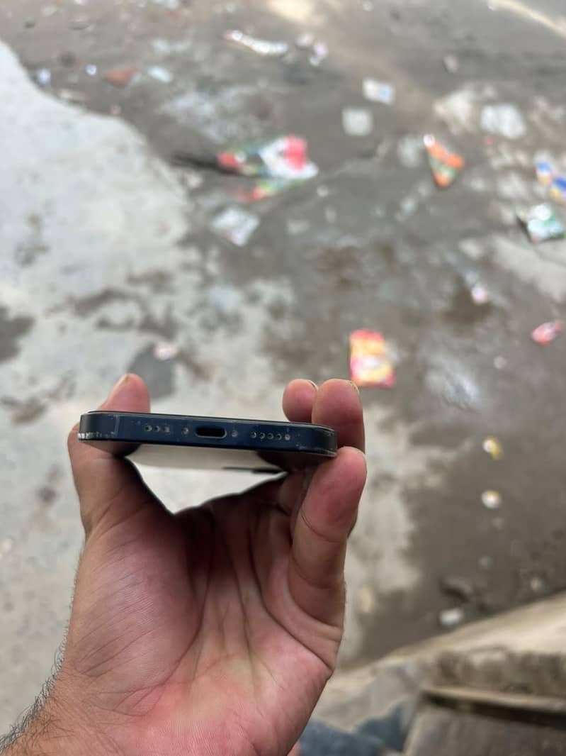 Apple iPhone 12 1