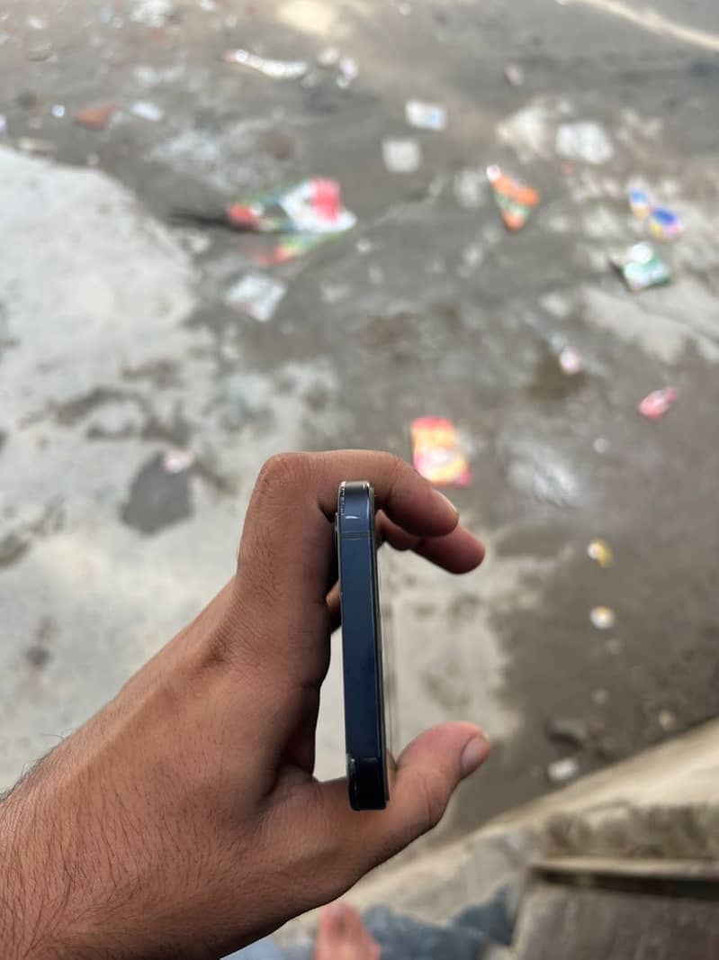 Apple iPhone 12 3