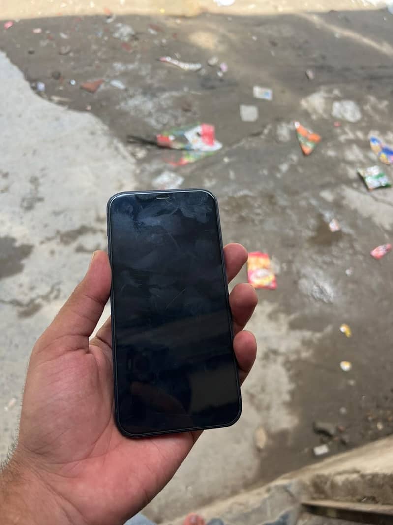 Apple iPhone 12 4