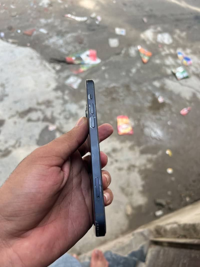 Apple iPhone 12 5